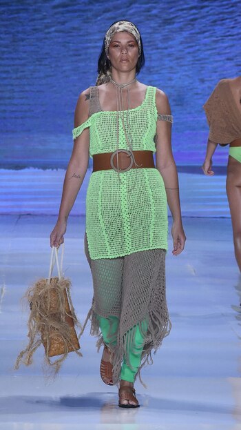 Cinturón marrón que marca la