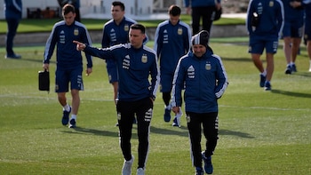 Scaloni y Sampaoli, durante el proceso que terminó en Rusia 2018 (Foto AFP)