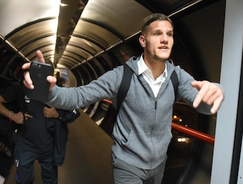 Bruno Zuculini pelea por un