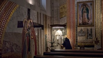 En la vitrina, la vestimenta