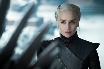 Emilia Clarke como Daenerys Targaryen
