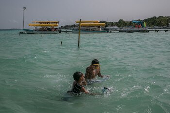 Jóvenes compiten entre ellos a