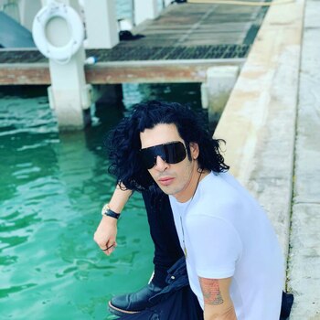 (Instagram: andrescuervooficial)