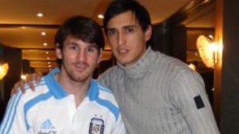 Suárez junto con Messi, en
