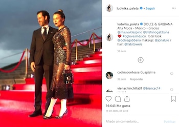 La pareja se mantiene fuera