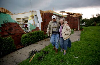 Karen Spencer recibe la ayuda