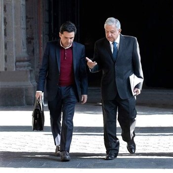 Zoé Robledo es Maestro en