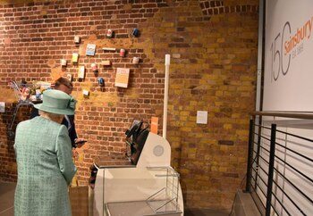 La monarca también conoció la