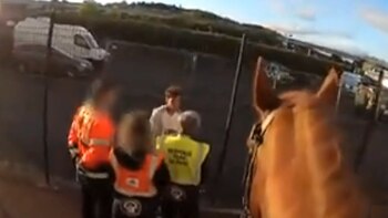 El fanático llegó borracho al