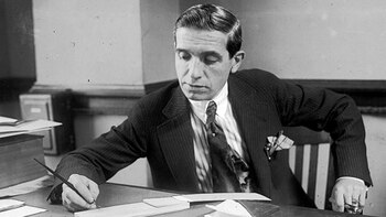 El italiano Carlo Ponzi llegó