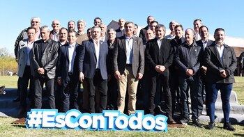 Alberto Fernández junto a Máximo