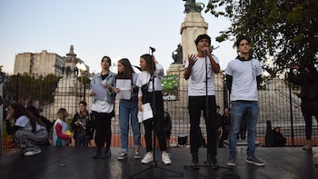 Bruno y sus compañeras en el acto del mes pasado
