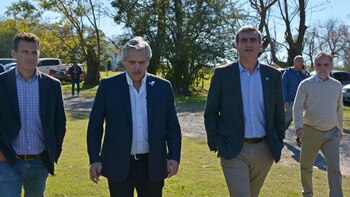 Alberto Fernández acompañado por Guillermo