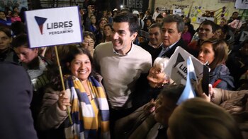 Urtubey junto a los vecinos