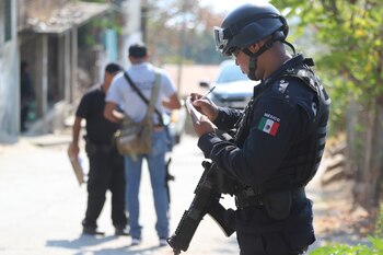 Con la presencia de los