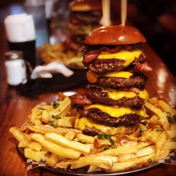 Cinco carnes, cinco cheddar, cinco