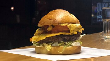 Cheddar, bacon, lechuga y huevo,