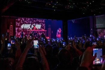 El rapero GONE.Fludd actuando en