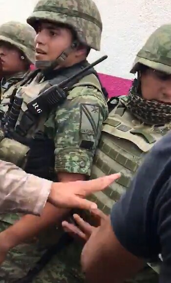 Militares y miembros de la