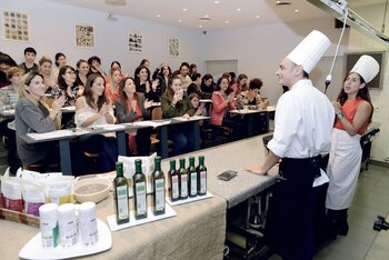 Agus Dandri junto al chef