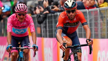 Richard Carapaz y Vincenzo Nibali