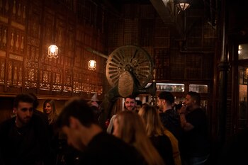 Rey de Copas se sostiene