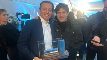 En Merlo, Fernando Gray, jefe del PJ que celebró el anuncio, junto a Axel Kicillof
