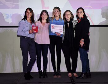 DIRECTV, telecomunicaciones. Ellos son: Julie