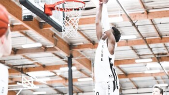 Bronny James demostrando su talento