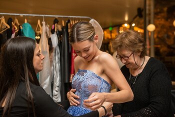 La diseñadora Claudia Oyhandy prepara el