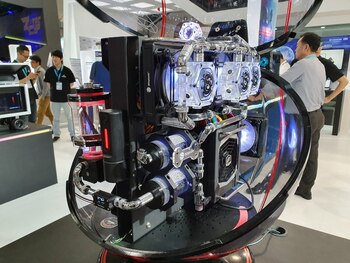 Una cápsula transparente como gabinete