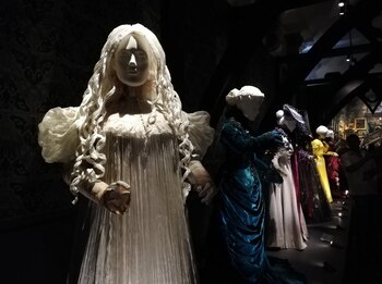 exhibe a los monstruos de