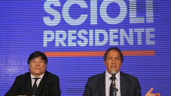 Daniel Scioli, junto a su