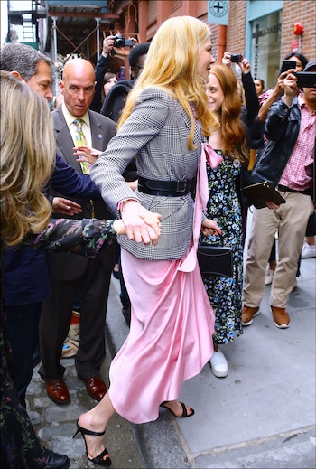 Llegó vestida con un look