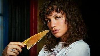 El cabello ondulado también es