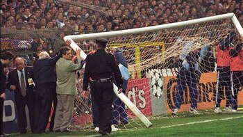 El arco destruido del Santiago