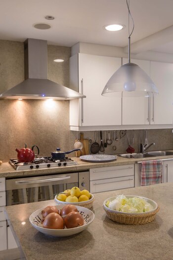 Muebles laqueados en blanco y