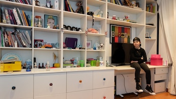 Según describe Juan, su habitación