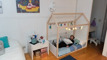 En su habitación, el niño