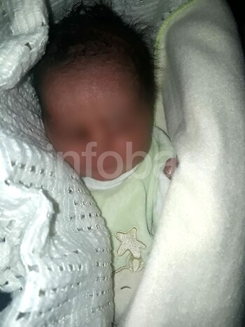 El bebé está fuera de