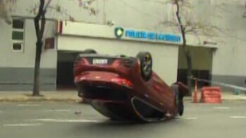 El chevrolet corsa, que impactó