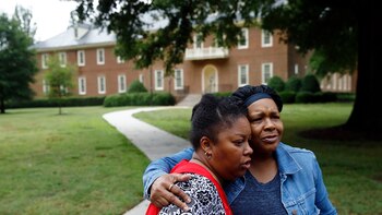 Shelia Cook, izquierda, y Renee