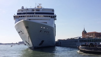 El gigantesco MSC Opera, tras