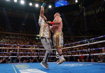 Andy Ruiz festeja luego de