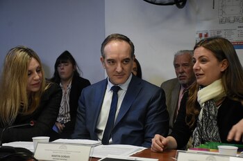 La senadora Sacnun (izq) y los diputados