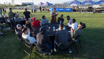 Matías Almeyda junto al plantel