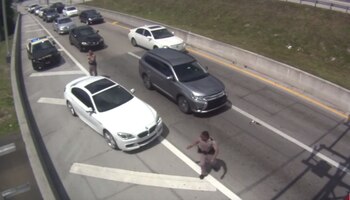 Las autoridades aún buscan conductor