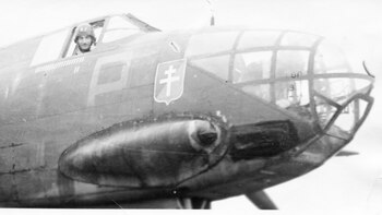 Luis Horacio Fortín en el cockpit de un Douglas Boston IIIA de la RAF. Su avión bombardero llevaba siete ametralladoras