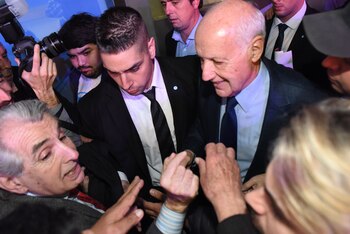 Mañana a la medianoche cierra