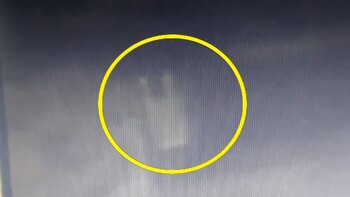 El hombre ingresa a la finca